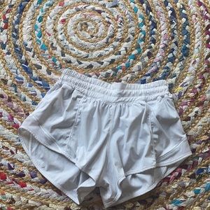Lululemon Hotty Hot Shorts 2.5 White